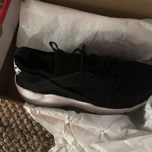 New men’s Hurache’s